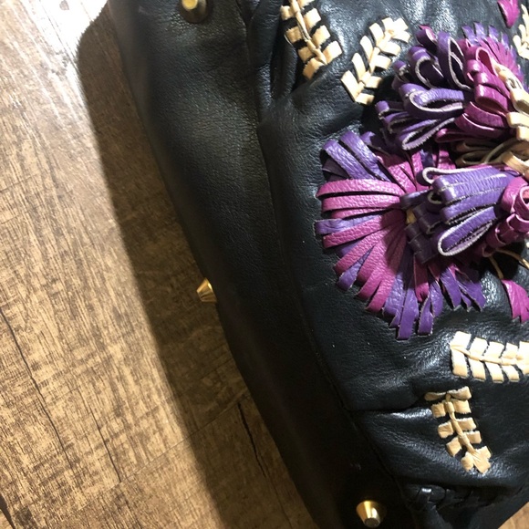 Isabella Fiore Floral Design Leaather Shoulder Bag - Picture 10 of 17